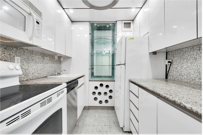 Kitchen - 301 E 79th St