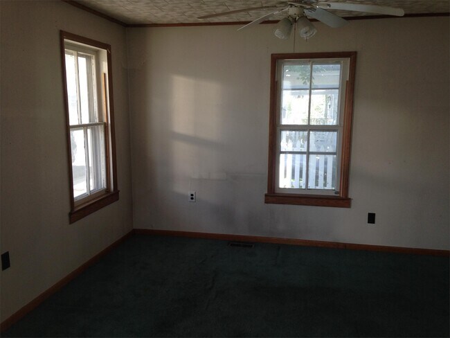 Building Photo - 431 E Race St
