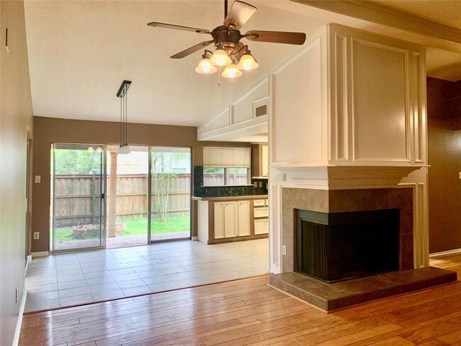 Building Photo - 8603 Pine Shores Dr
