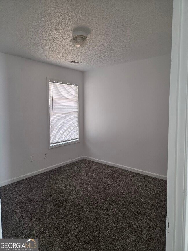 Foto del edificio - 7146 Ravenwood Ln