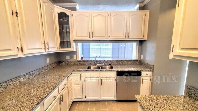 Building Photo - 839 S Lake Cir