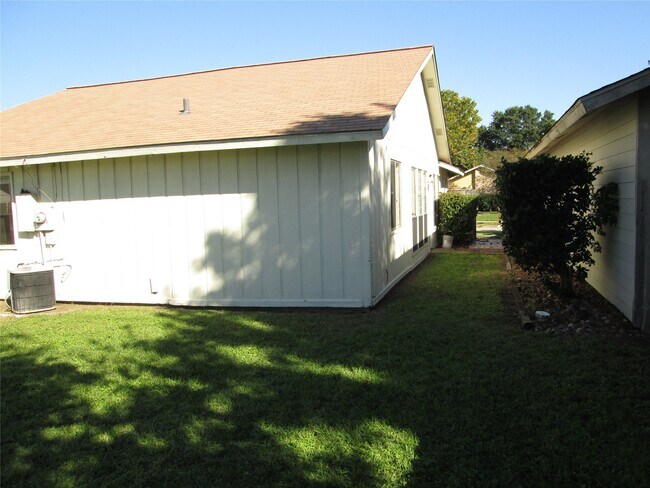 Foto del edificio - 6333 Northway Dr