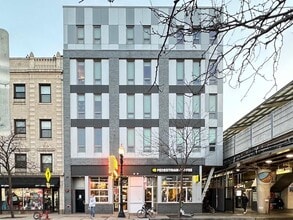 Building Photo - 941 W Belmont Ave