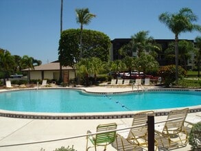 Building Photo - Stunning 2/2 condo