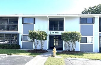 Building Photo - 9707 Hammocks Blvd