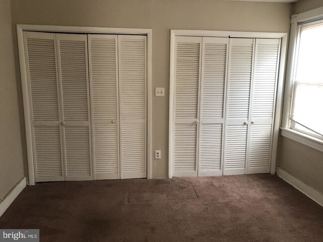 Foto del edificio - 124 Mt Holly Ave