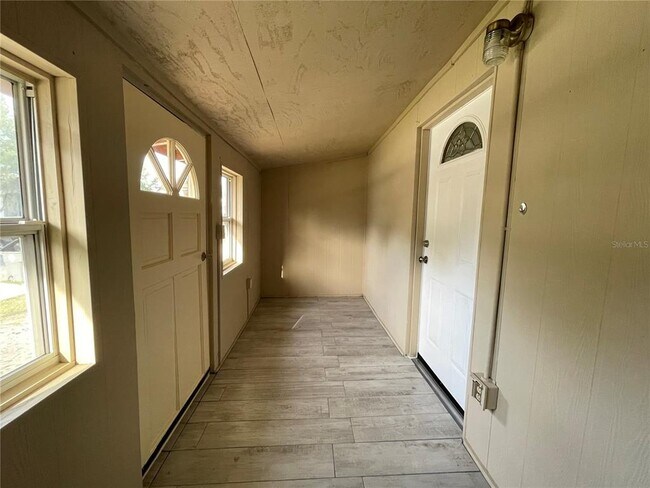 Foto del edificio - 301 W Lyman Ave