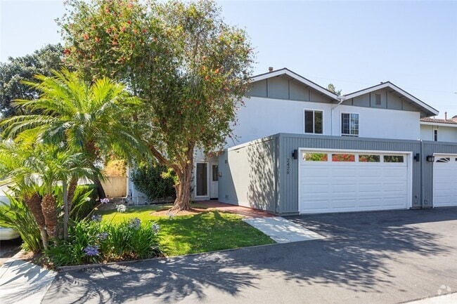 Building Photo - 2426 Lesparre Way