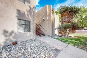 Building Photo - 939 Country Club Dr SE
