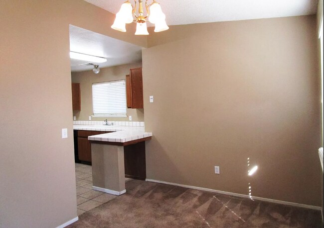 Foto del edificio - 325 Cantebury Dr