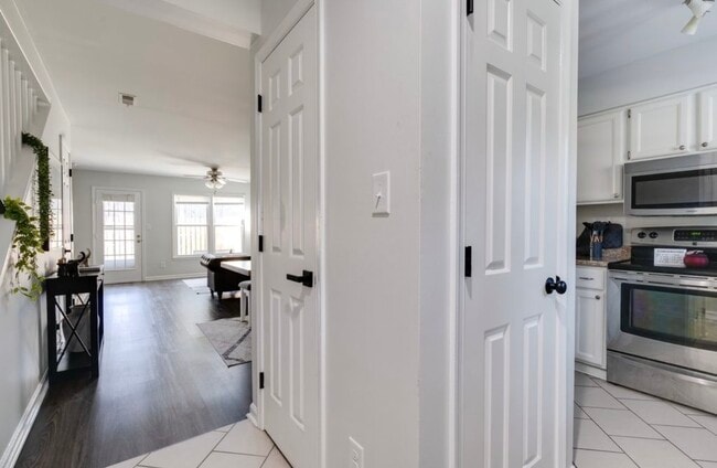 Building Photo - 3302 Comstock Rd