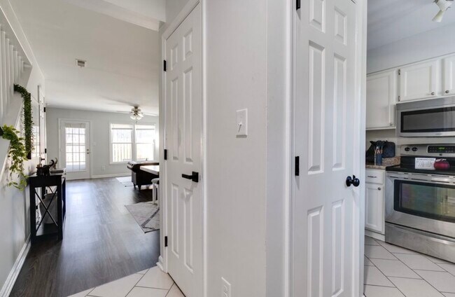 Foto del edificio - 3302 Comstock Rd