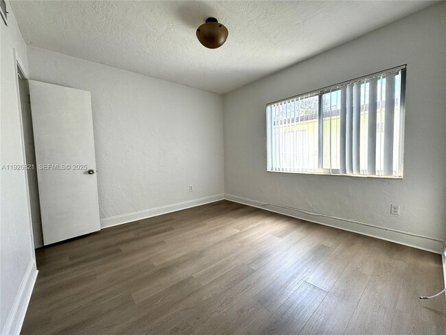 Building Photo - 261 Hibiscus Dr