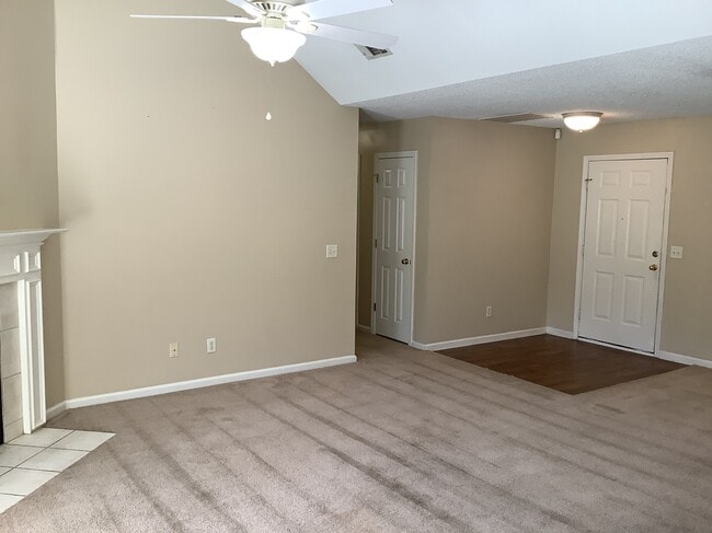 Foto del edificio - 432 Laurel Hill Cir