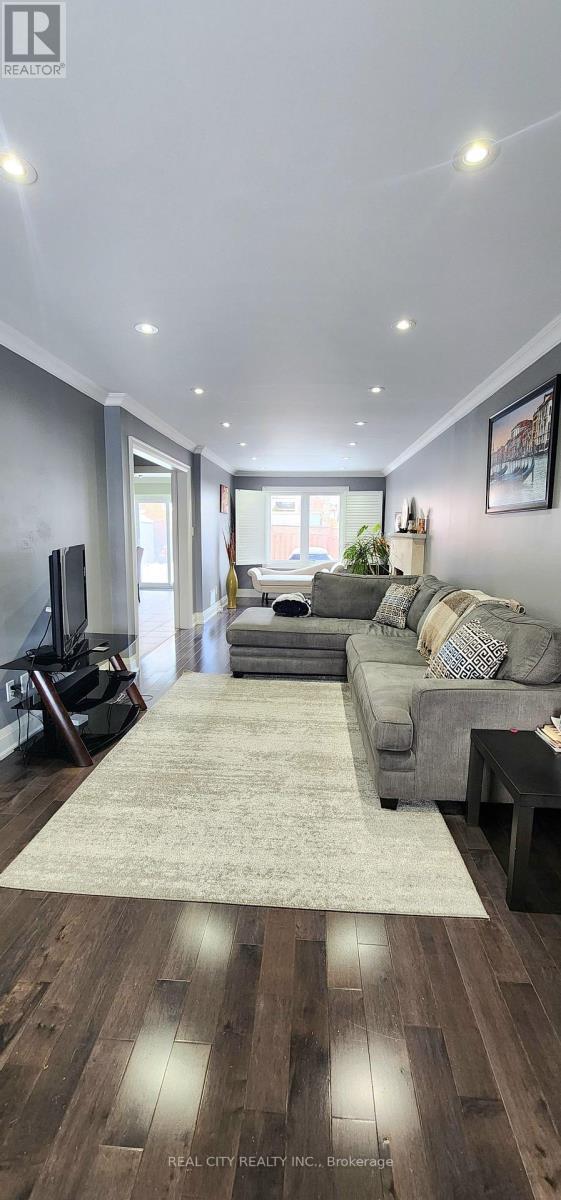 Photo du bâtiment - 229 Kingsbridge Garden Cir