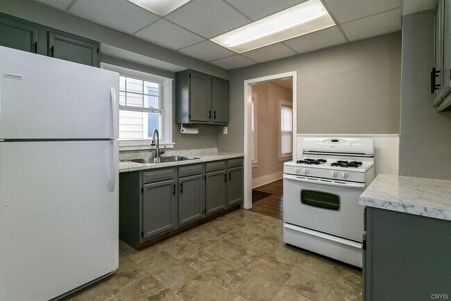 Building Photo - 412 Hixson Ave