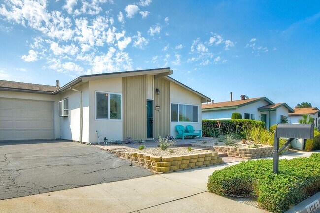 Foto del edificio - 55 yrs Plus ONLY Community! Lovely and Breathtaking 2 Bed 2 Bath unit in Oceanside