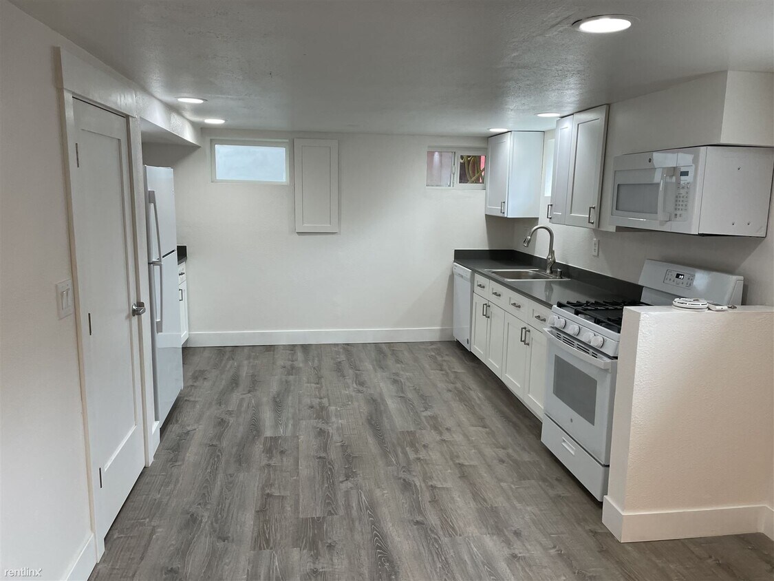 15914 84th Ave NE, Kenmore, WA 98028 Condo for Rent in Kenmore, WA