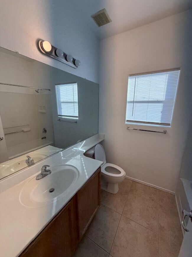 Foto del edificio - MOVE IN SPECIAL! Charming 3 Bed, 2 Bath in Surprise