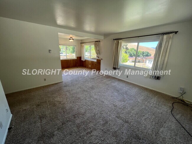 Foto del edificio - AVAILABLE AUGUST - Home on Foothill Road - 3 Bed / 1 Bath