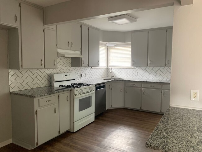 Foto del edificio - 726 Sheridan Dr