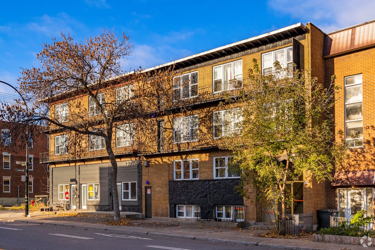 Building Photo - 2205-2215 Boul Rosemont