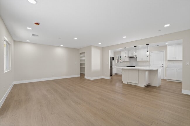 Foto del edificio - 7898 Fiesta Ln