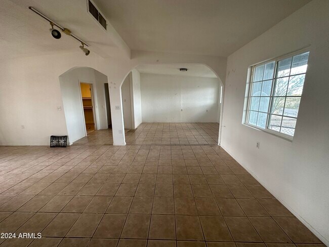 Building Photo - 219 W Silver Reef Rd
