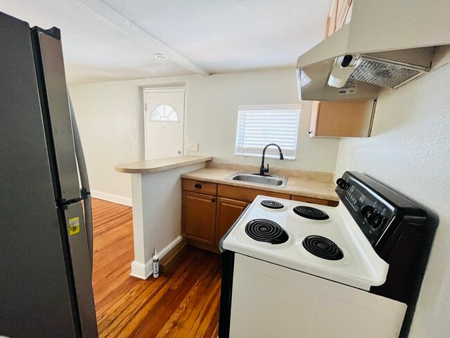 Building Photo - Corner Porch Apartments