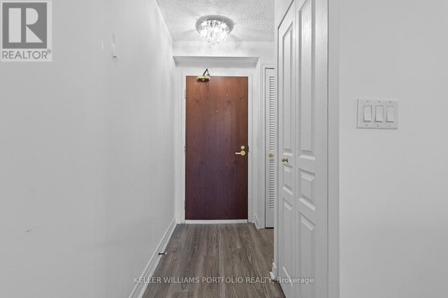 Photo du bâtiment - 100 Hayden St