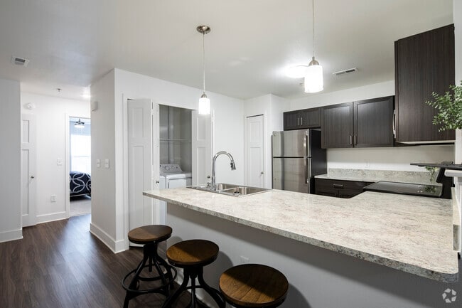 1BR, 1BA - 738SF Kitchen - Chase Creek Apartment Homes