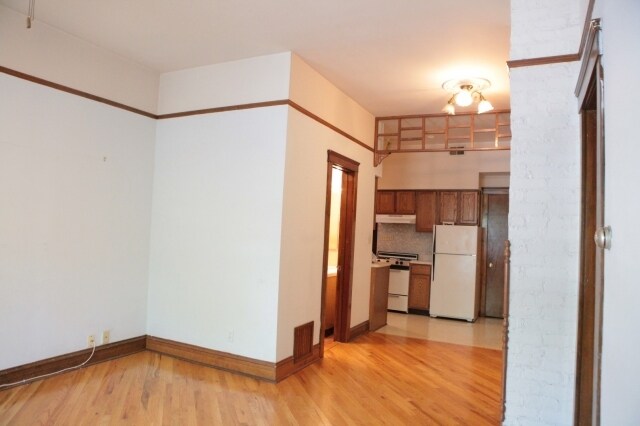 Building Photo - 3306 N Southport Ave