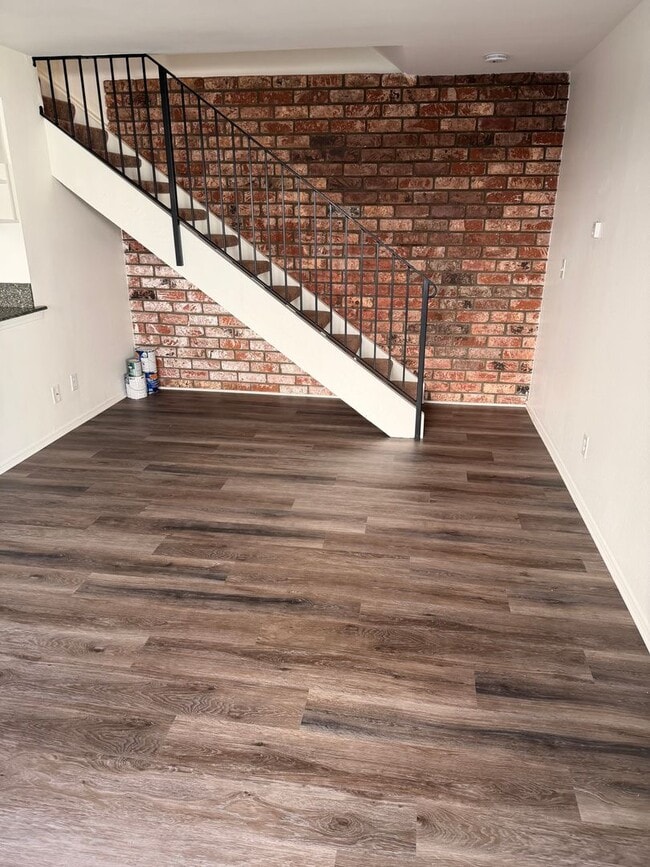 Building Photo - 2-Bedroom, 2 Story Condo, By Beach