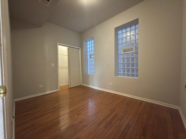 Photo - 5116 S Prairie Ave Apartment