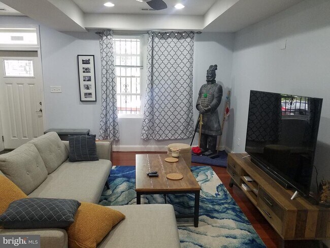 Foto del edificio - 1311 West Virginia Ave NE