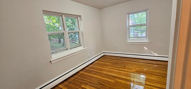 Building Photo - Spacious, Bright 2-Bed with Heat and Hot W...
