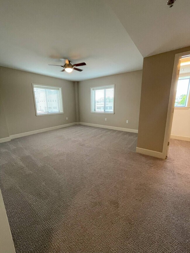 Foto del edificio - 4700 Roanoke Pkwy