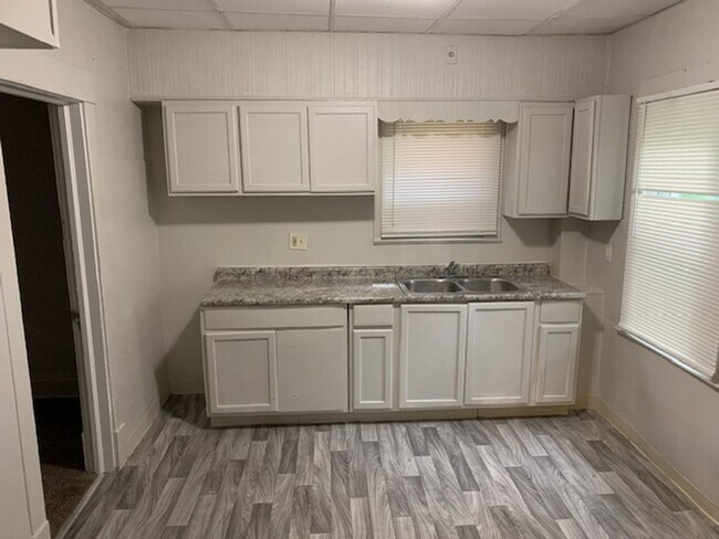 Foto del edificio - 3670 E 142nd St