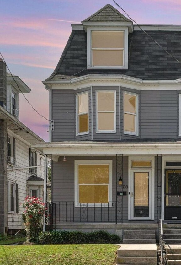 Primary Photo - Available Now! Charming 5 Bedroom, 2 Bath ...