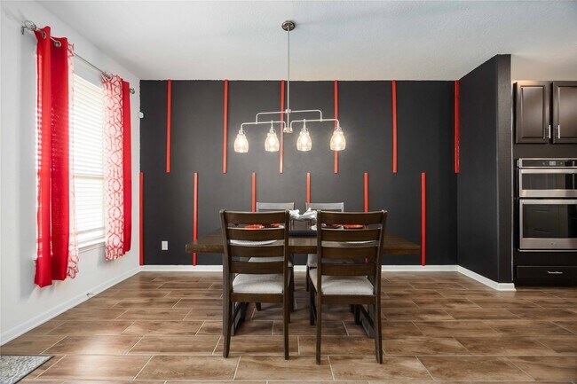 Foto del edificio - 8006 Ash Ridge Dr