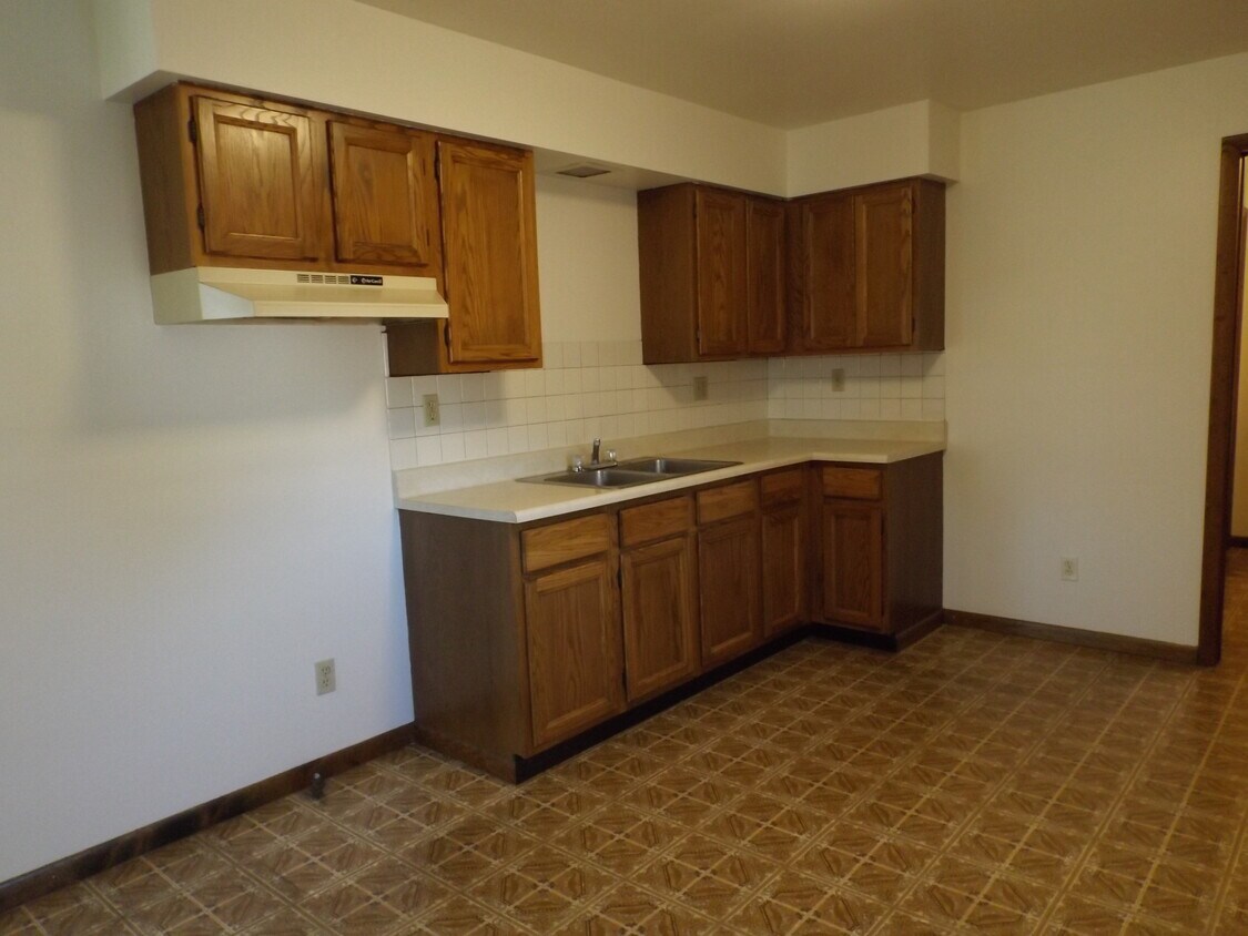 Large Kitchen - 404 Center Rd