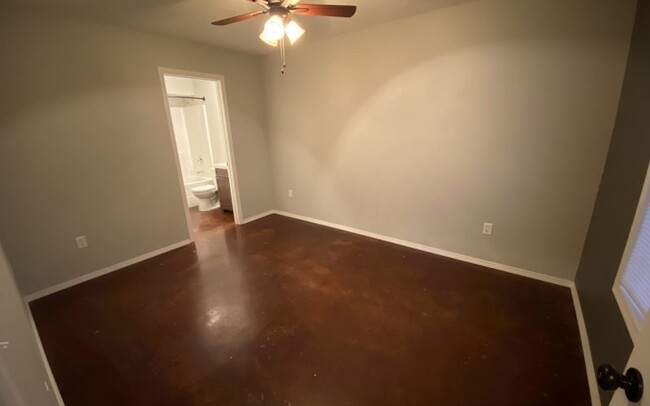 Building Photo - 516 E. Cherry unit C