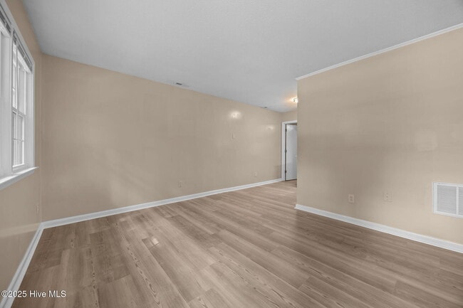 Building Photo - 1190 Gould Rd