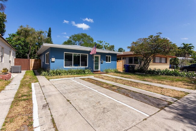 Building Photo - 927 N 17th Ave