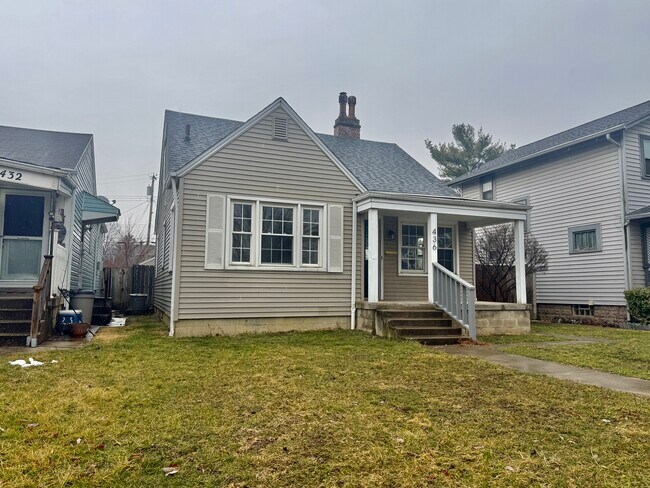 Foto del edificio - 436 Larcomb Ave