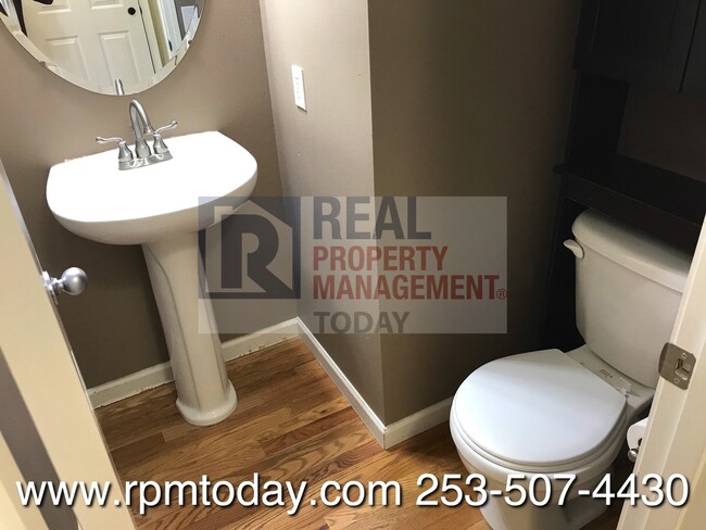 Building Photo - Stunning 4 Bedroom Home with Office Space!