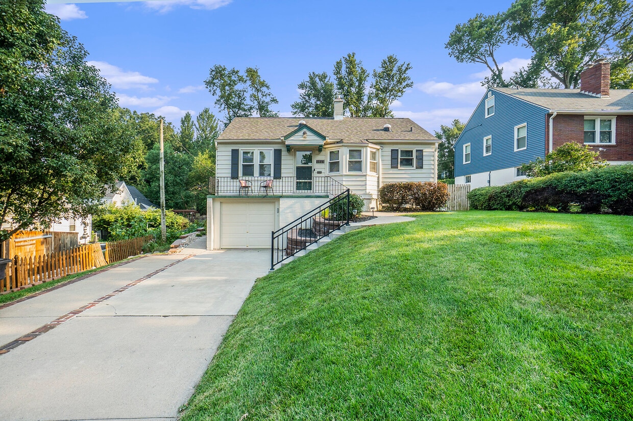 Photo - 5815 Hickory St (Omaha, NE)