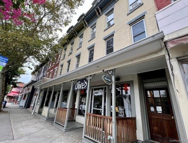 Building Photo - 118 Main St