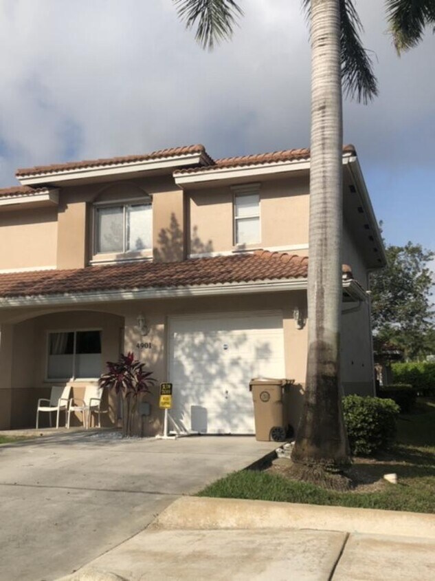 4901 Palm Garden Lane 1 Davie Fl 33314 - 4901  Palm Garden Lane 1 Davie Fl 33314