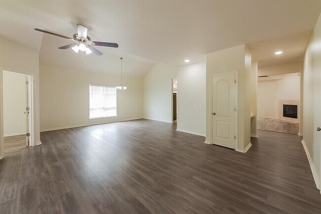 Foto del edificio - 6115 Oak Bay Dr